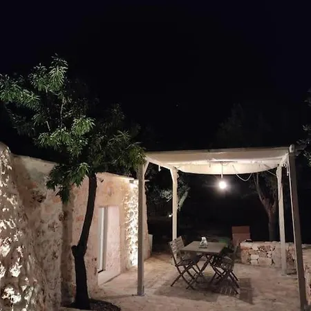 Dimora Tra Gli Ulivi Остуни